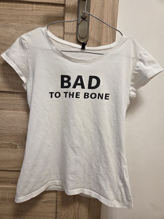 T- shirt damski bluzka na krótki rękaw koszulka z napisem Bad to the bone