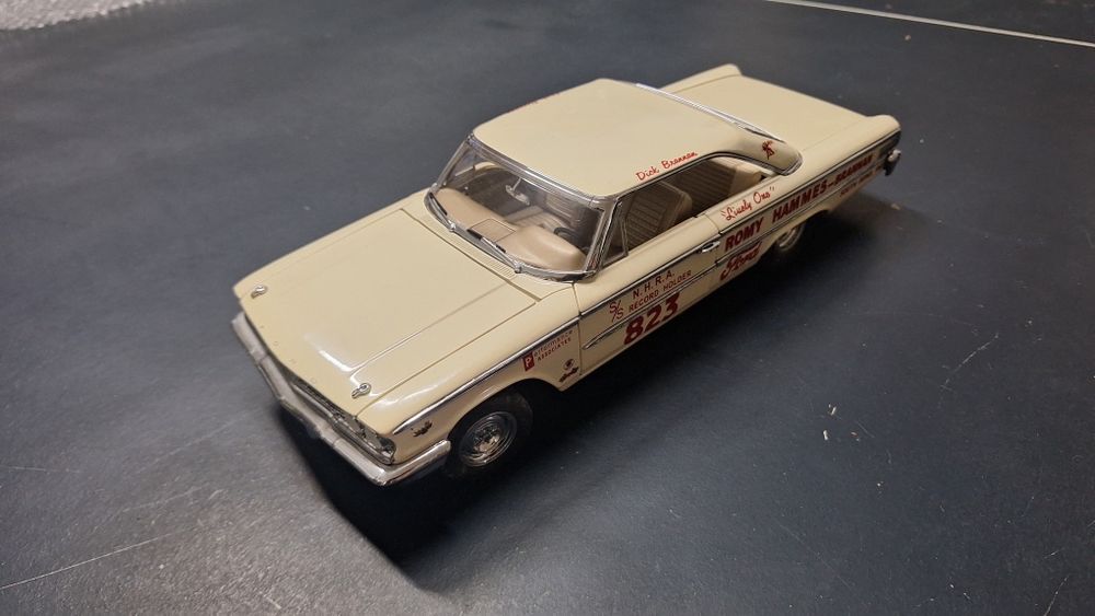 Miniatura Ford Galaxie 500 XL 1963 "Dick Brannan" 1:18 - Sun Star (Rara)