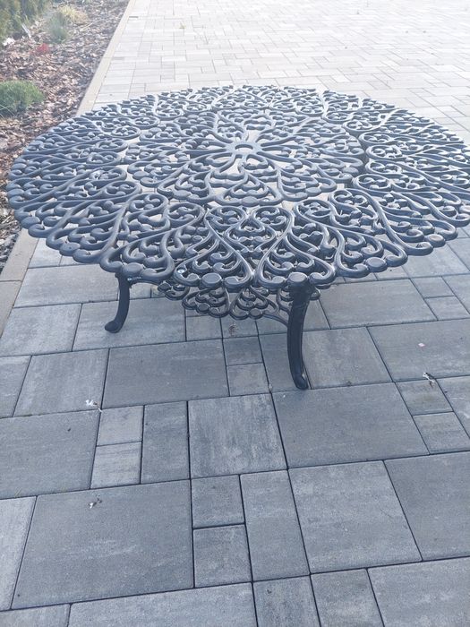 Stół, stolik kawowy okrągły, niski czarny. Nowoczesny