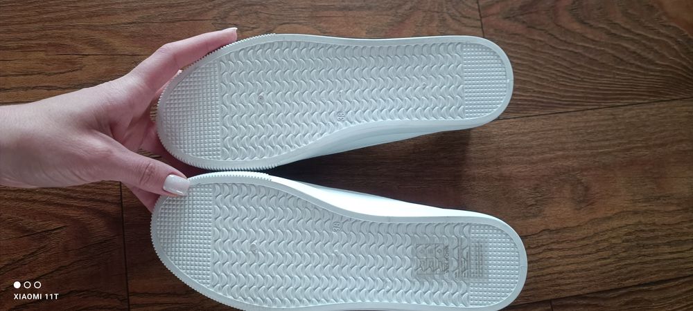 Жіночі кеди нові