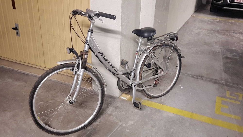 Bicicleta Astro de Senhora - Quadro em Alumínio 7005 - Jante 26 - p/ restauro - original