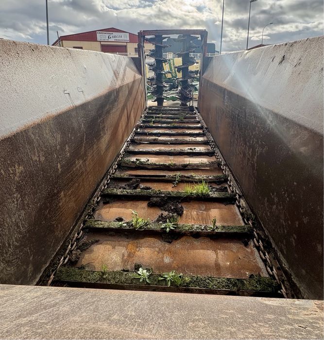 REBOQUE ESPALHADOR DE ESTRUME