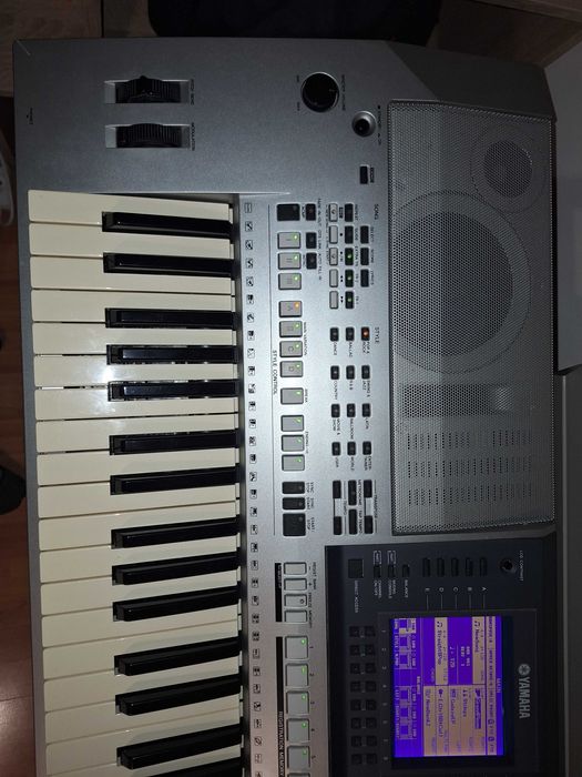 Yamaha psr s700  keyboard