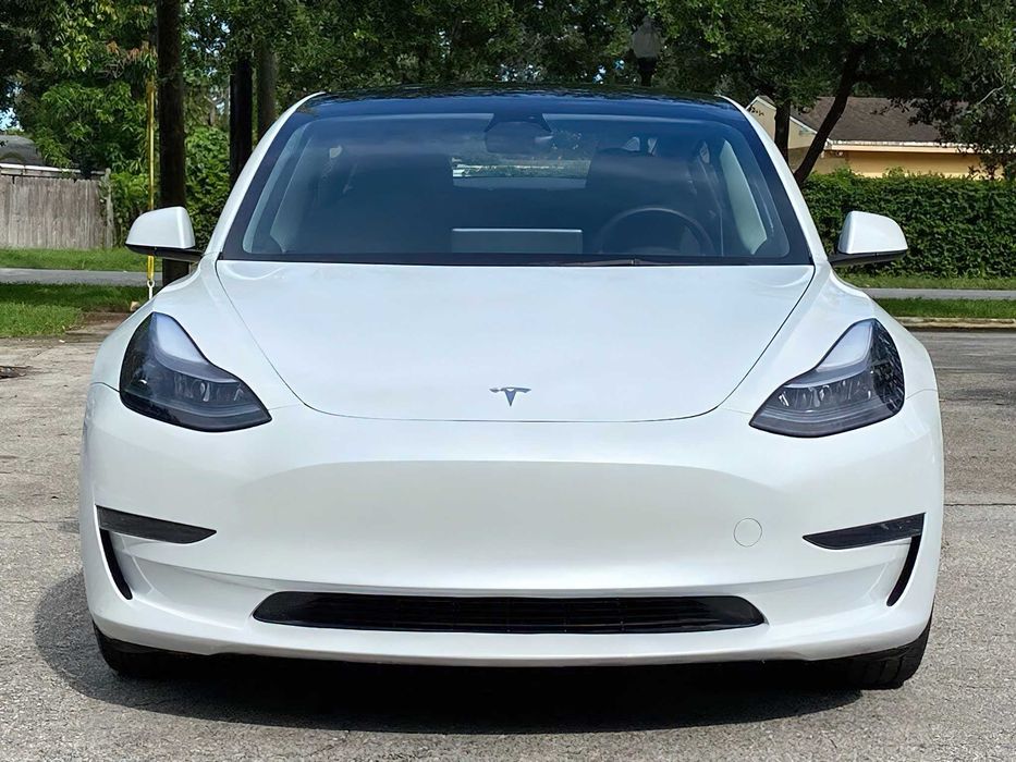 Tesla Model 3      2024