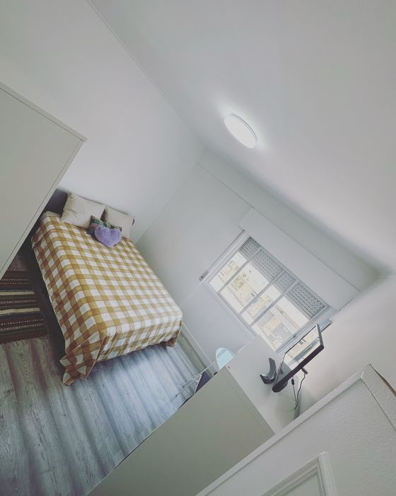 Quarto mobiliado clean para casal em São Brás Amadora