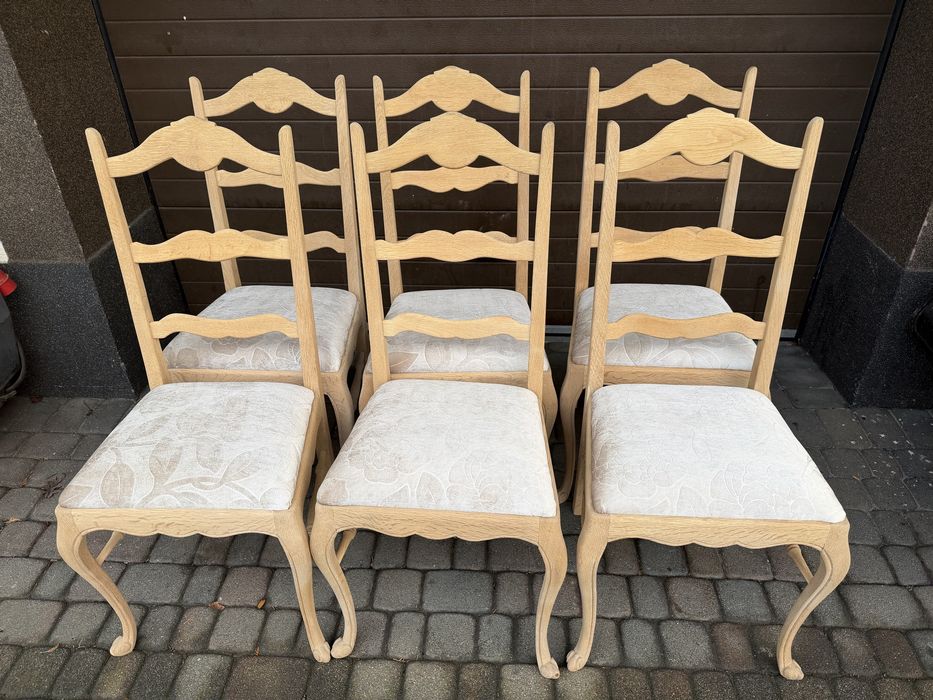 Stół krzesła w stylu ludwikowskim po renowacji oczyszczony Ludwik XV