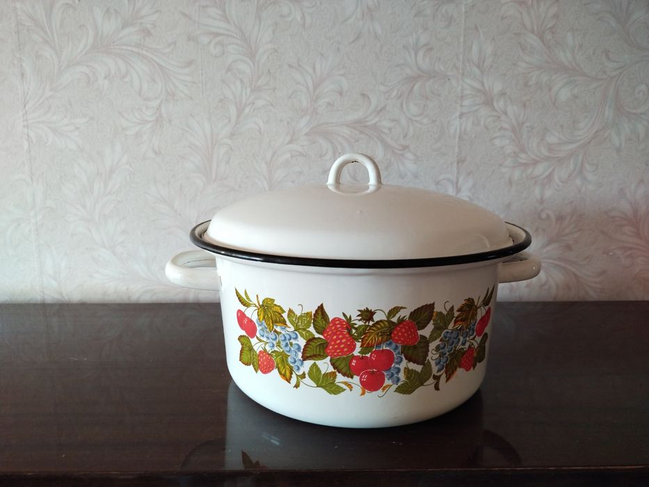 Эмалированная кастрюля на 5 л, б/у