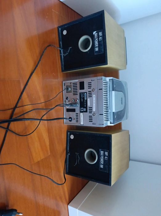 Aparelhagem e duas colunas