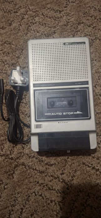 Пррацюючий касетний  програвач