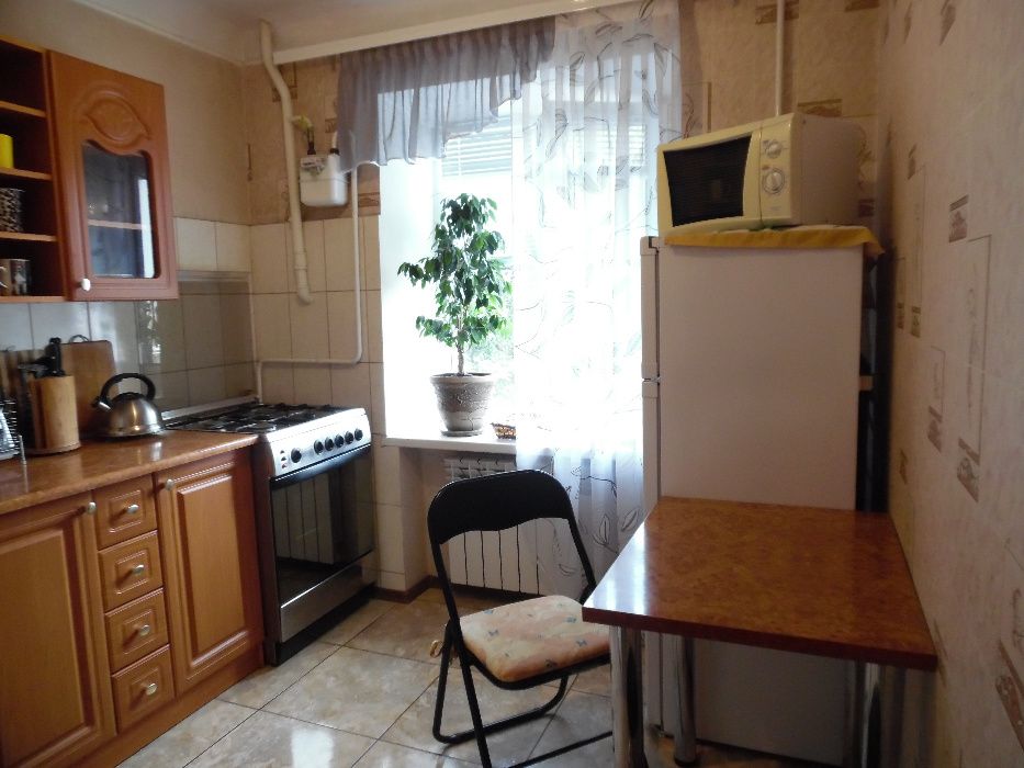 Оренда подобово.Центр, Камянецкая 65,чиста! Є світло, видаємо чек!