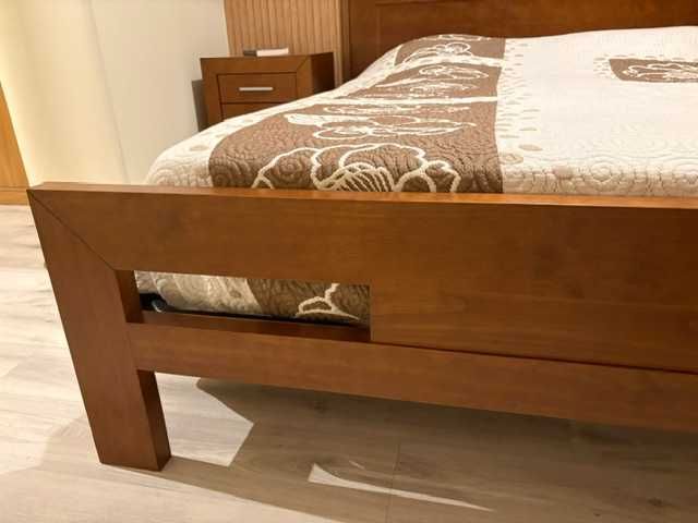 Cama Casal 150x195 + Colchão + Estrado + 2 Mesas Cabeceira