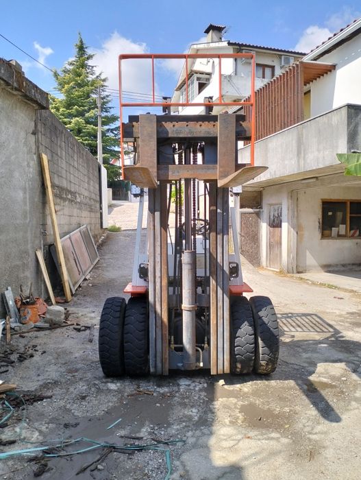 Empilhador Nissan para venda
