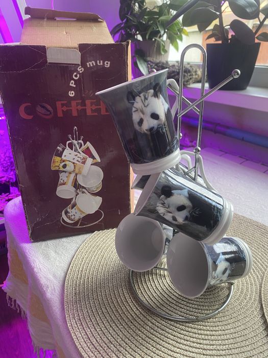 Набір чашок на підставці