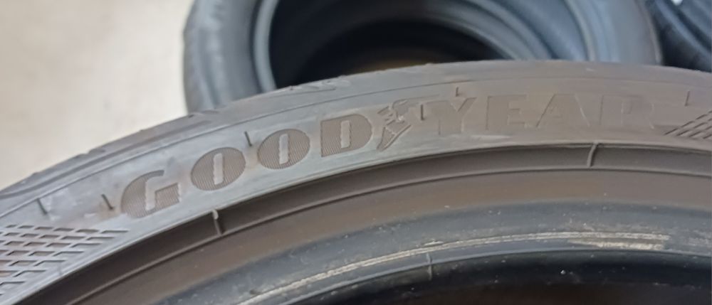 Vendo pneus semi-novos 235/35/19 Goodyear