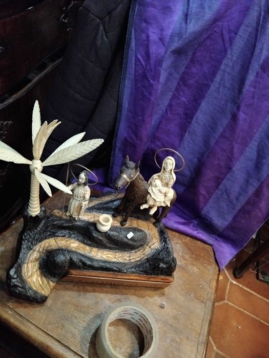 A fuga para Egito escultura secxix  em materiais e madeiras nobres e p