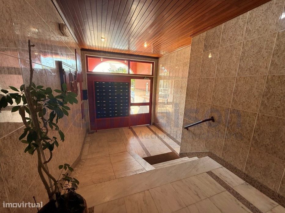 Vende-se Fantástico Apartamento c/ Parqueamento na Cavaleira