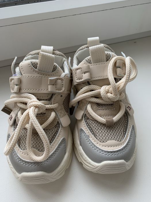 Кросівки нові, підійдуть хлопчику та дівчинкі