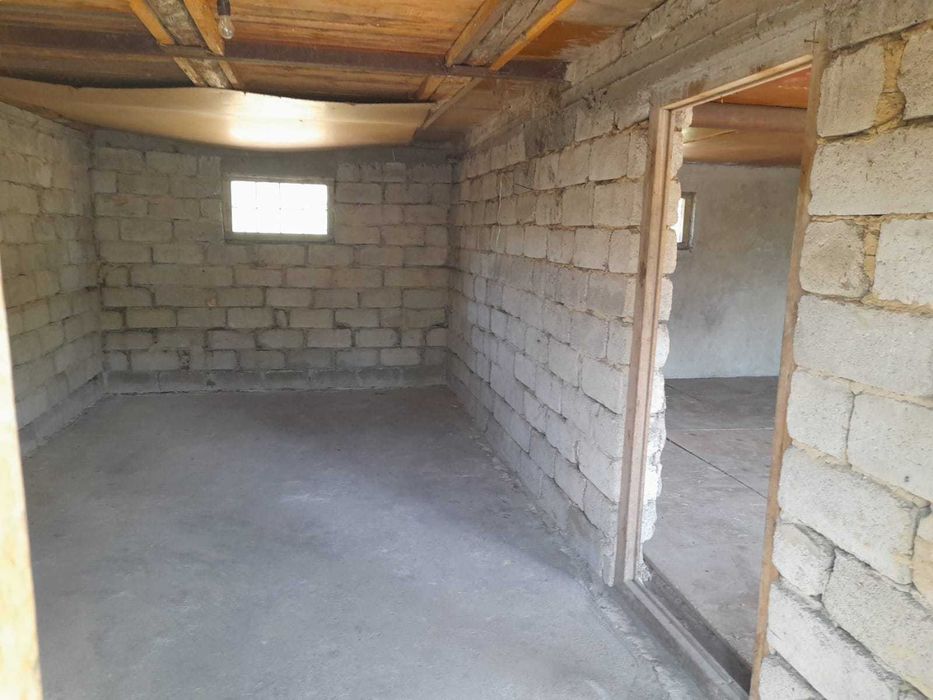 Продається, в селі Бузуків, земельна ділянка 25соток, під забудову.