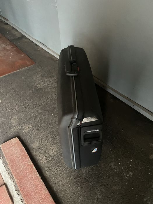 Чемодан  Samsonite пластиковий чемодан валіза пластикова