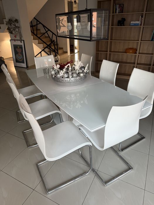 Nowoczesny stół lakierowany + 8 krzeseł