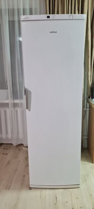 Морозильна камера Vestfrost VD 285 FNA W