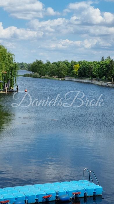 Конча Заспа Козин будинок на березі Дніпра