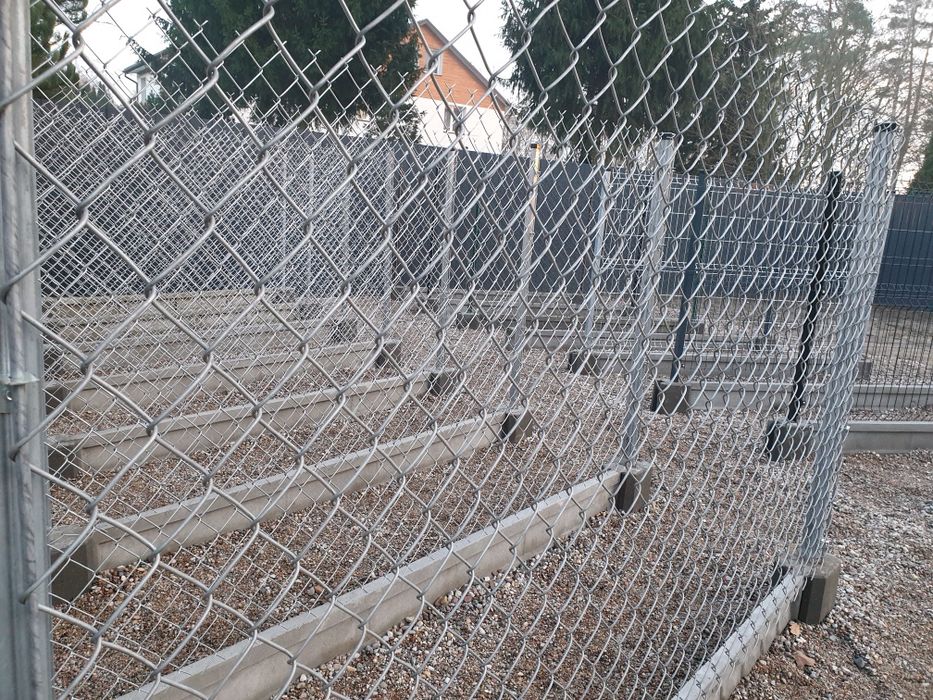Siatka ogrodzeniowa Słupki