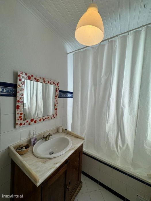 Quarto - localizado em Arroios Lisbon