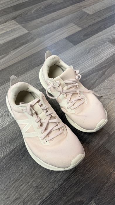 Продам оригинальные кроссовки New Balance