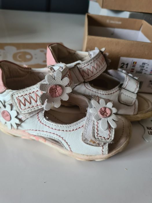 Eleganckie sandały rozm 21 Lasocki Kids, białe w kwiatki skóra