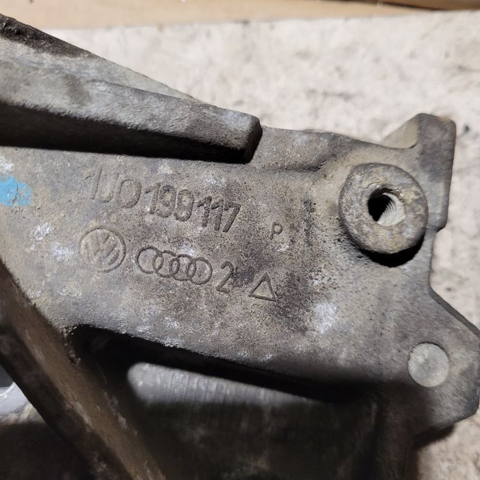 Łapa mocowanie skrzyni biegów vw golf IV Audi A3 8L seat skoda 1.9TDI