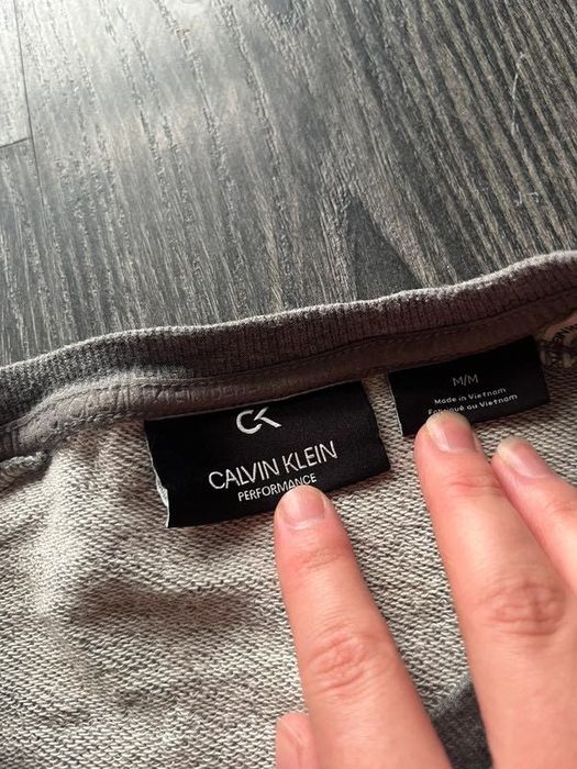 Calvin Klein Performance bluza z zapinaną kieszonką na rękawie
