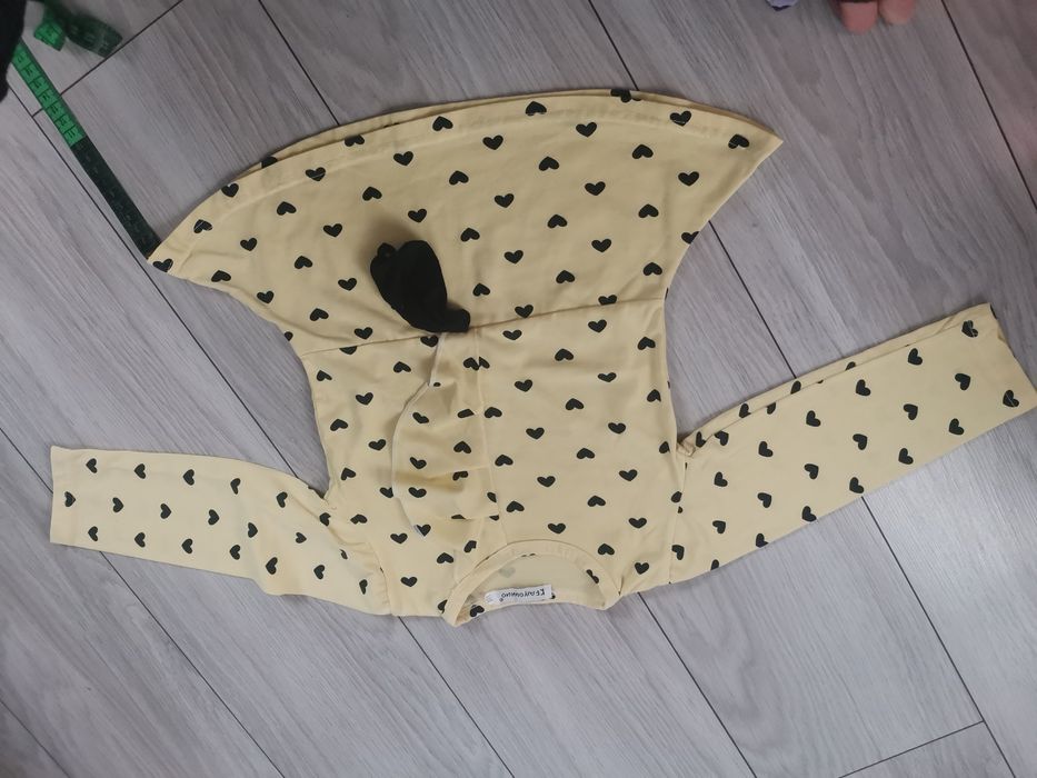 Sukienka dziecięca żółta czarna serca groszki 110