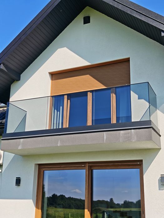 Balustrady aluminiowe nierdzewne szklane