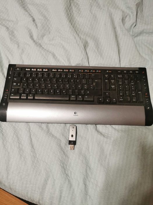 Conjunto de teclado e rato da marca Logitec493877031317678081
