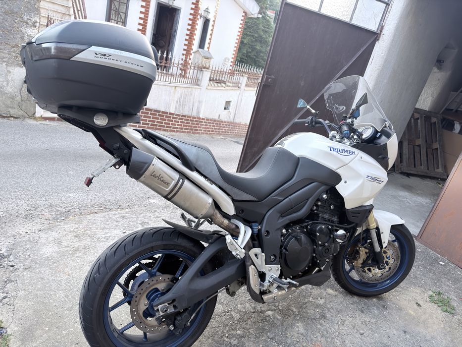 triumph tiger 1050