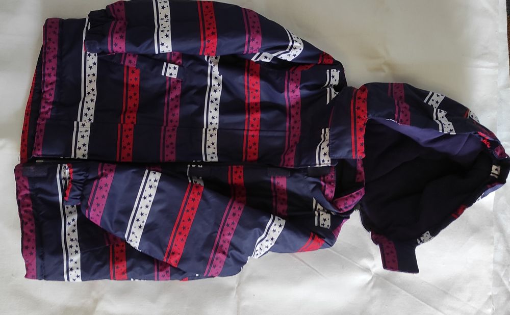 Куртка thibo нова