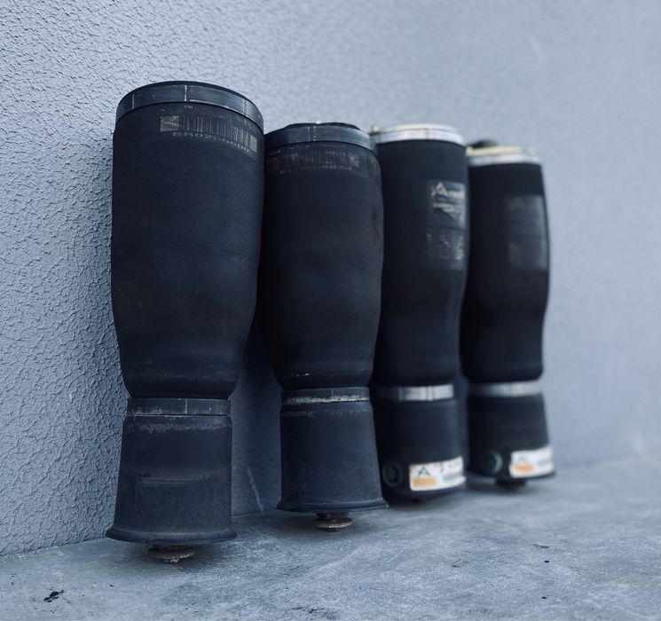 Пневмо балони BMW E39 Задні Пневмоподушка БМВ Е39 L R