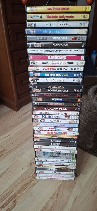 Sprzedam płyty DVD wraz z stojakiem cena 100 zł