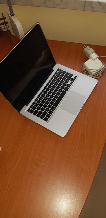 Apple MacBook Computer.442237363390392321