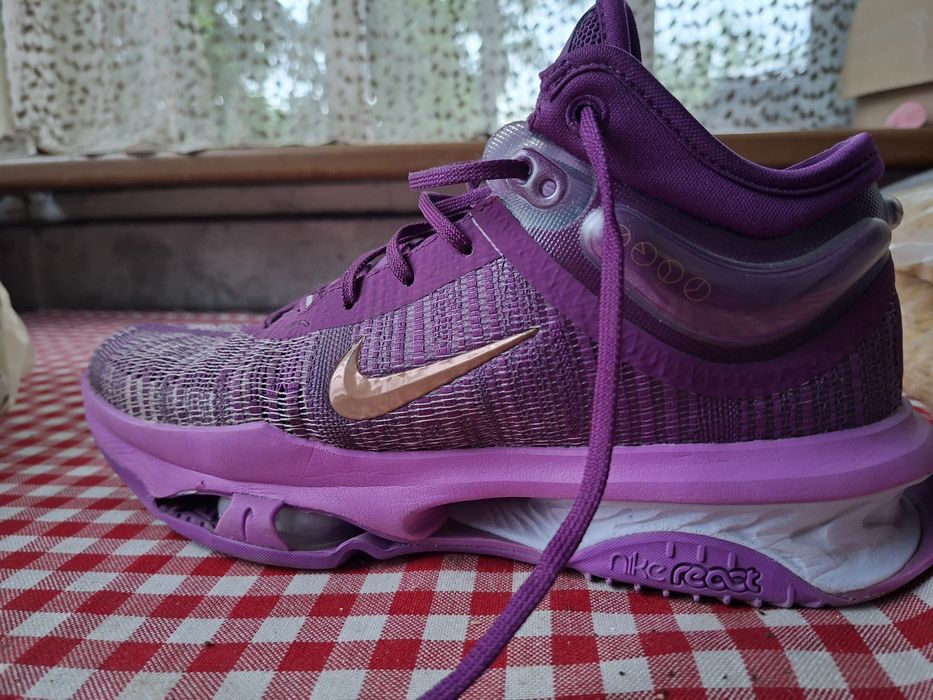 Баскетбольні кросівки Nike