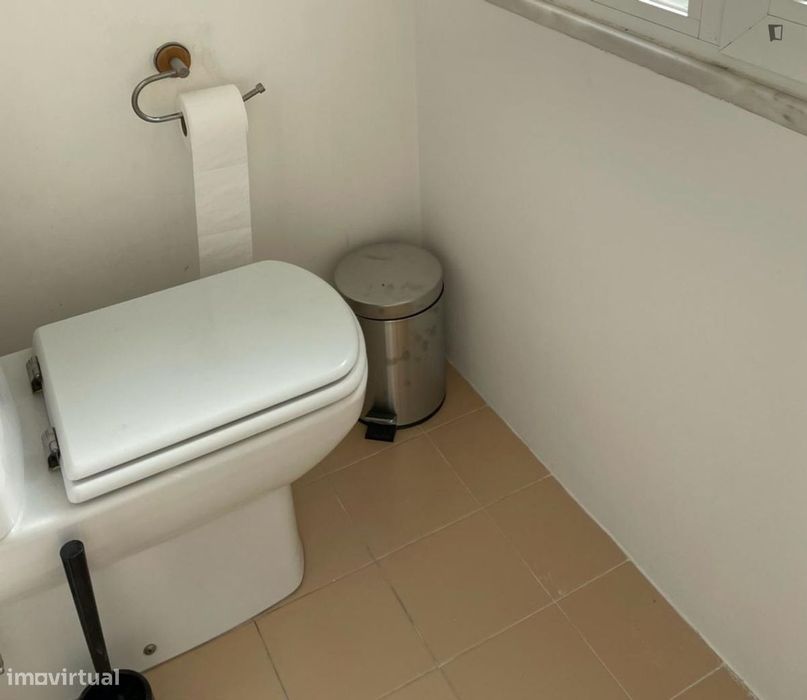 Quarto - localizado em Intendente Lisbon