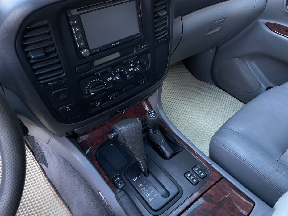 Toyota Land Cruiser 100