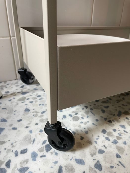 Carrinho+jogo de loiças Ikea
