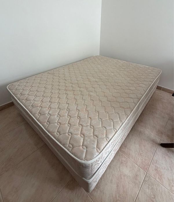 Cama de casal com colchao