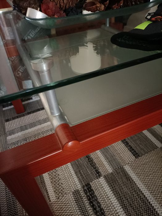 Mobília de sala com mesa de centro e 4 cadeiras