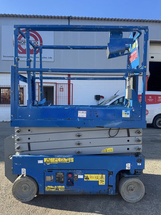 Plataforma elevatoria eletrica 8mt (Usada)