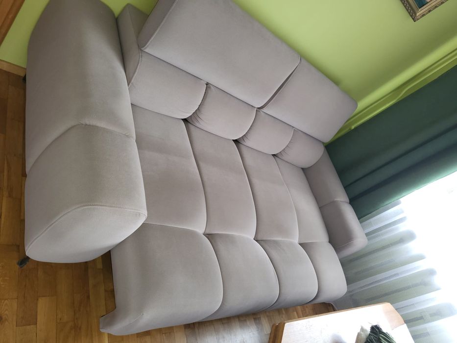 Sofa, pufa i dwa fotele