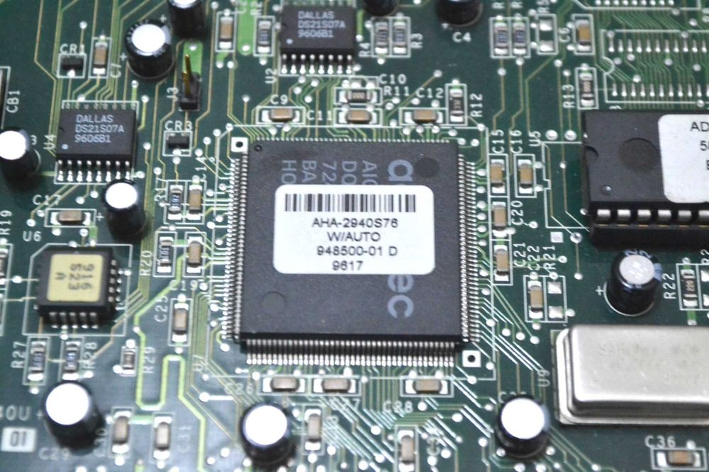 kontroler SCSI ADAPTEC 2940 idealny stan w pudełku płyta CD instrukcja