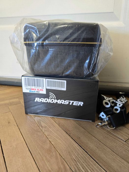 Radiomaster TX12 ERLS MKII FCC Пульт новый с левым газом, акуми и кейс